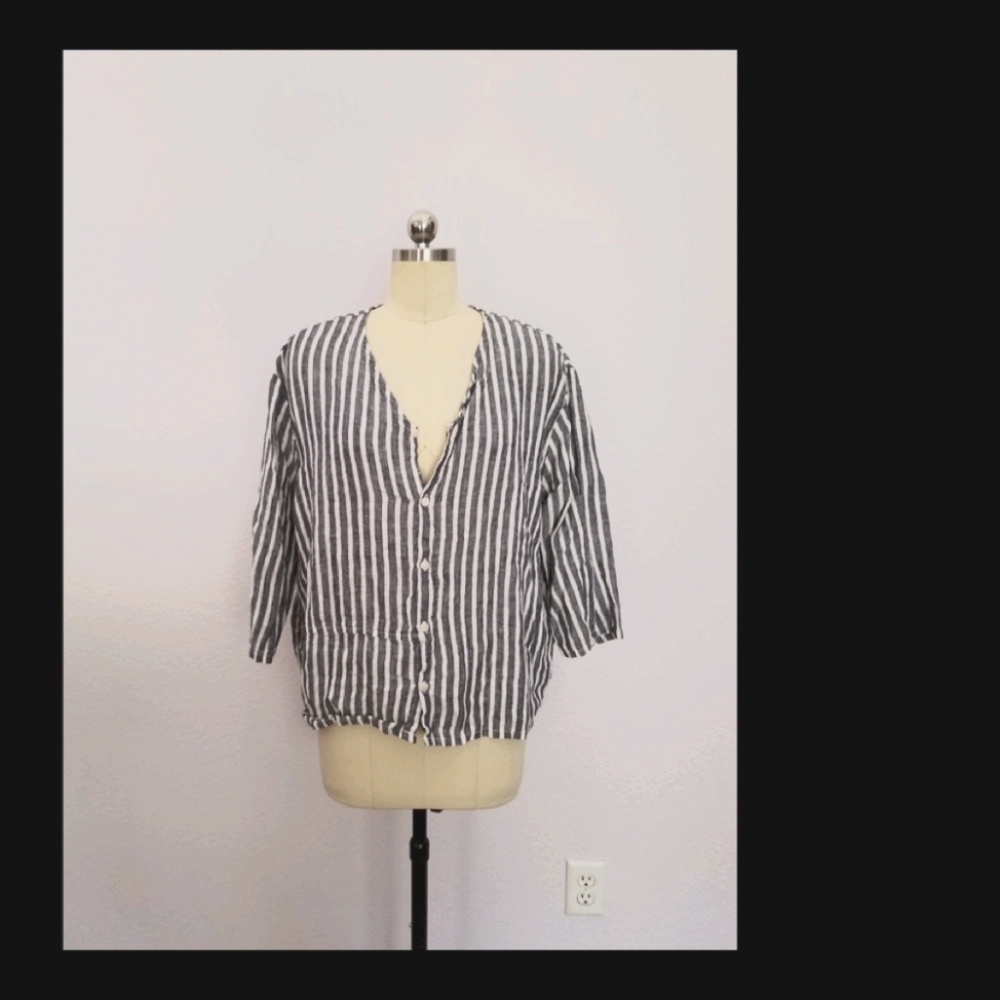 CP Shades Gray White Striped Cropped Top